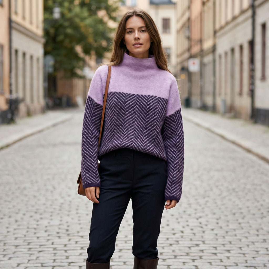 Women’s Patterned Knit Jumper – High Collar Style