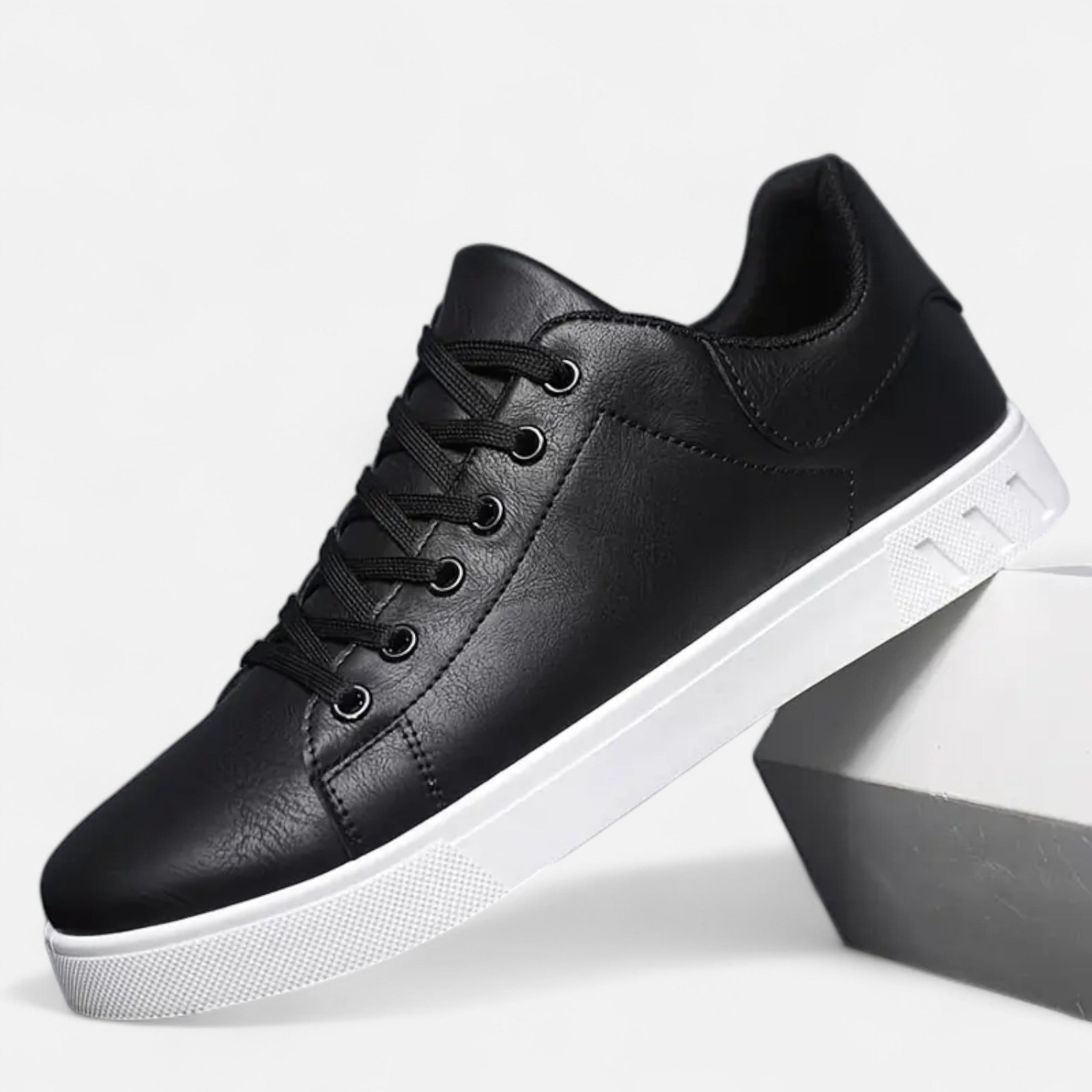 Aveline the Label | Men’s Flat Lace-Up Sneakers