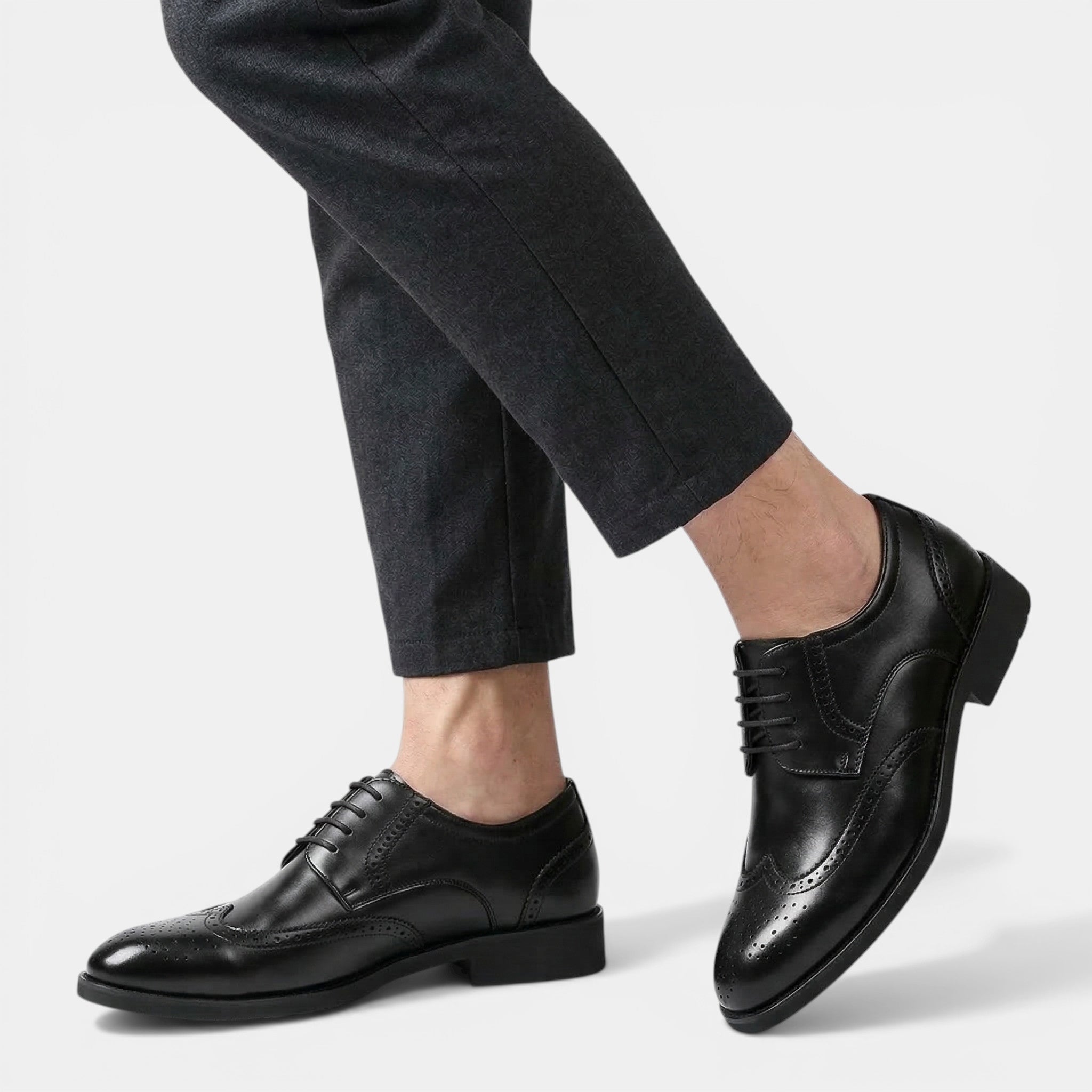 Men’s Brogue Oxford Shoes – Lace-Up Round Toe Design