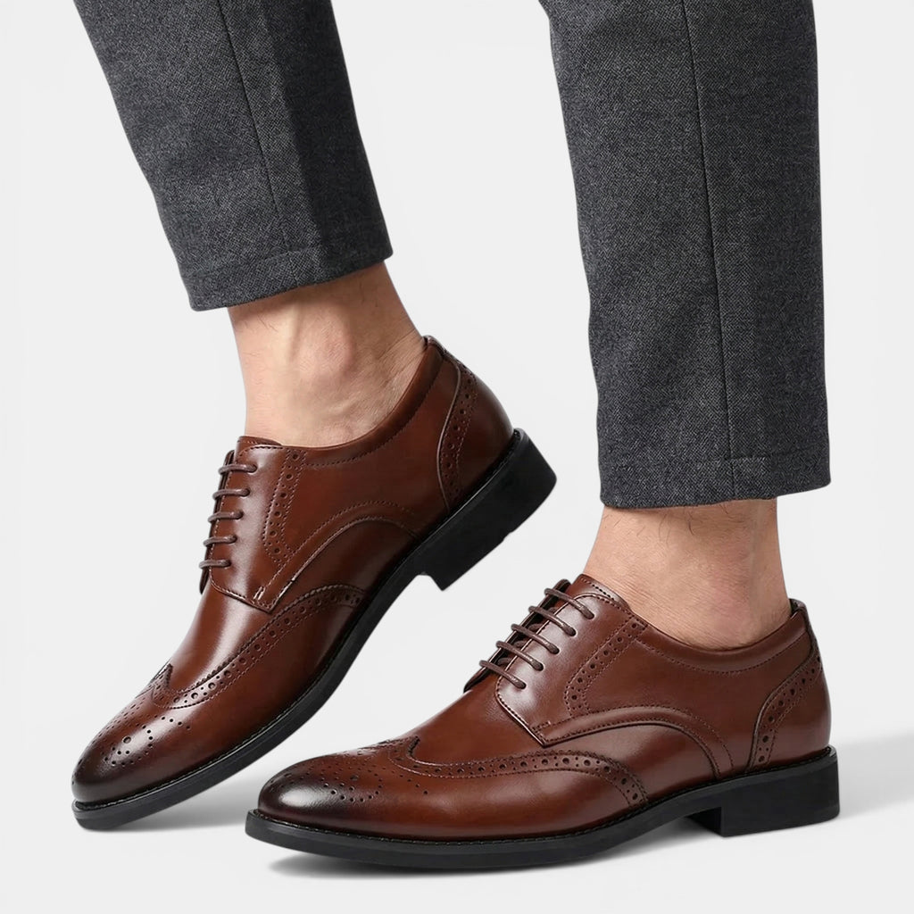 Men’s Brogue Oxford Shoes – Lace-Up Round Toe Design